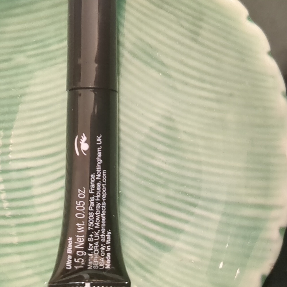 Mascara - Picture 2 of 2
